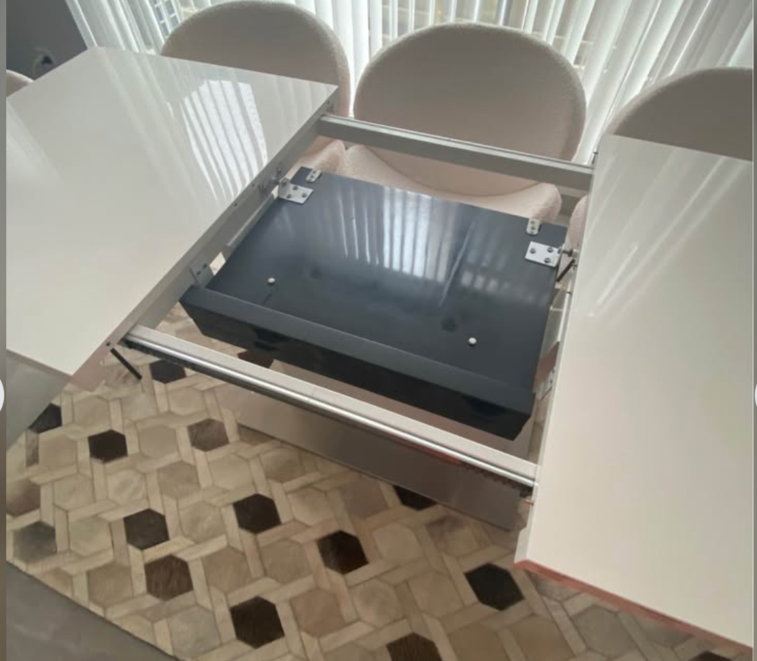 White gloss dining table