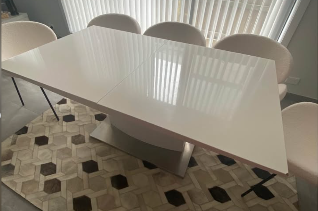 White gloss dining table