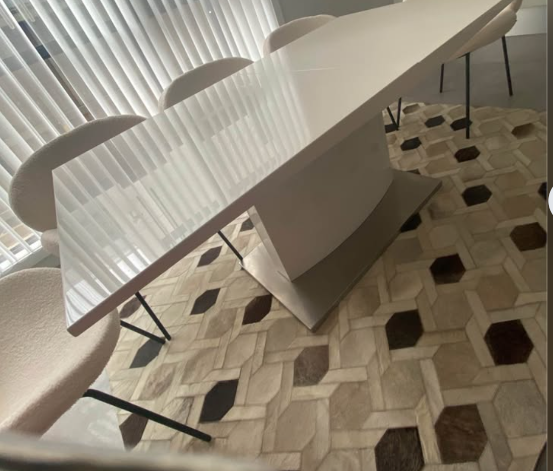 White gloss dining table