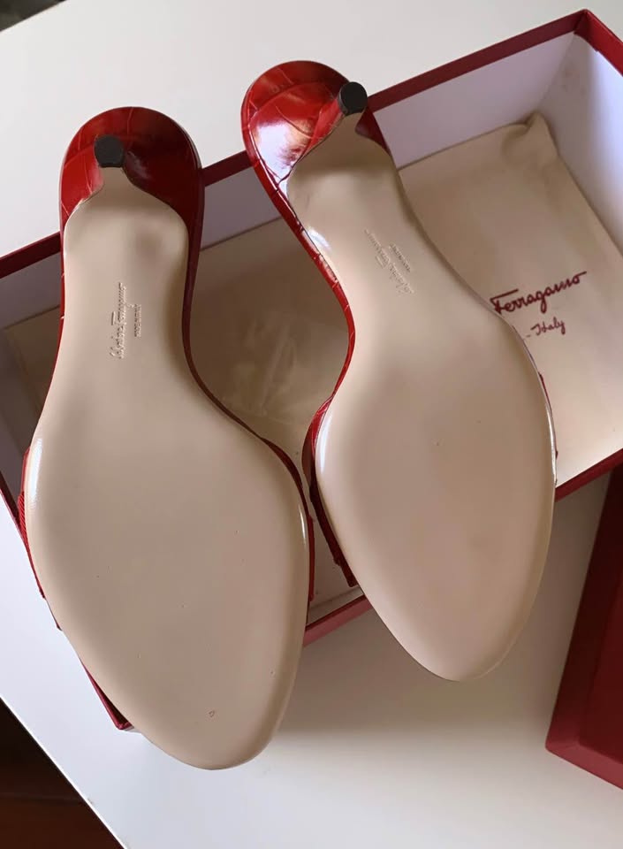 NEW Salvatore Ferragamo Gold Red Croc Calf Leather Glory Bow Slides Heels