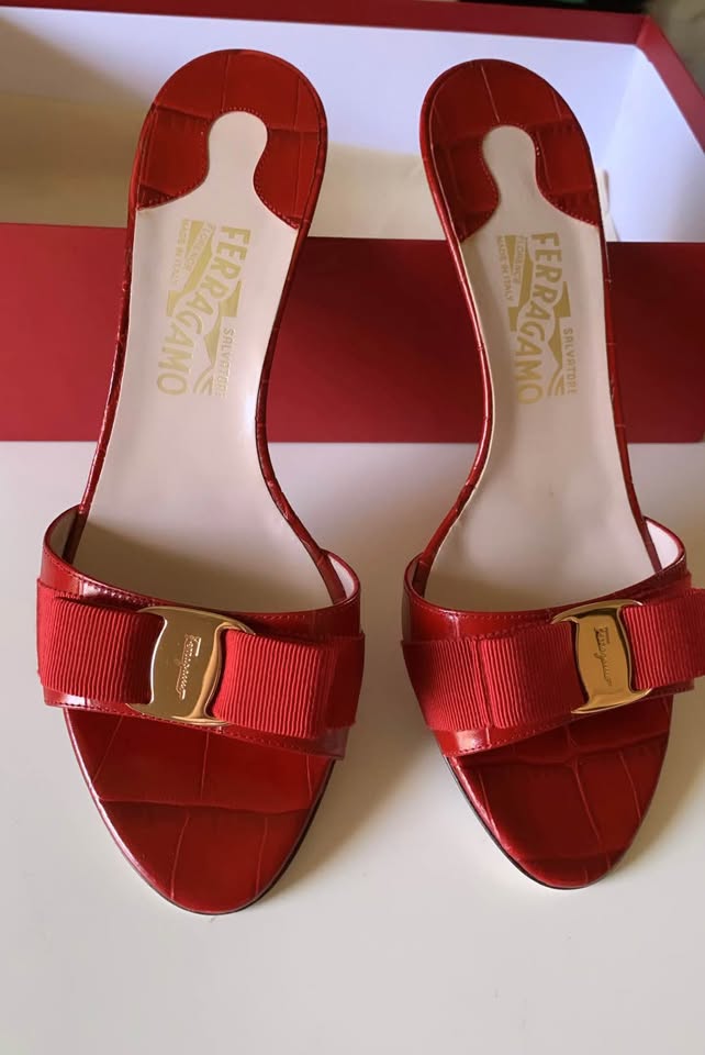 NEW Salvatore Ferragamo Gold Red Croc Calf Leather Glory Bow Slides Heels