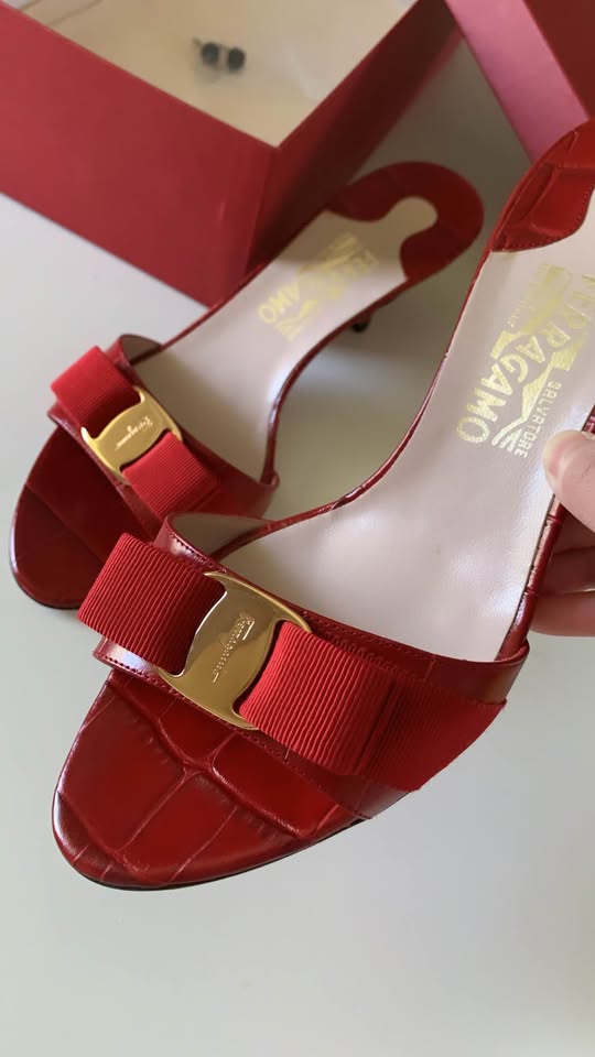 NEW Salvatore Ferragamo Gold Red Croc Calf Leather Glory Bow Slides Heels