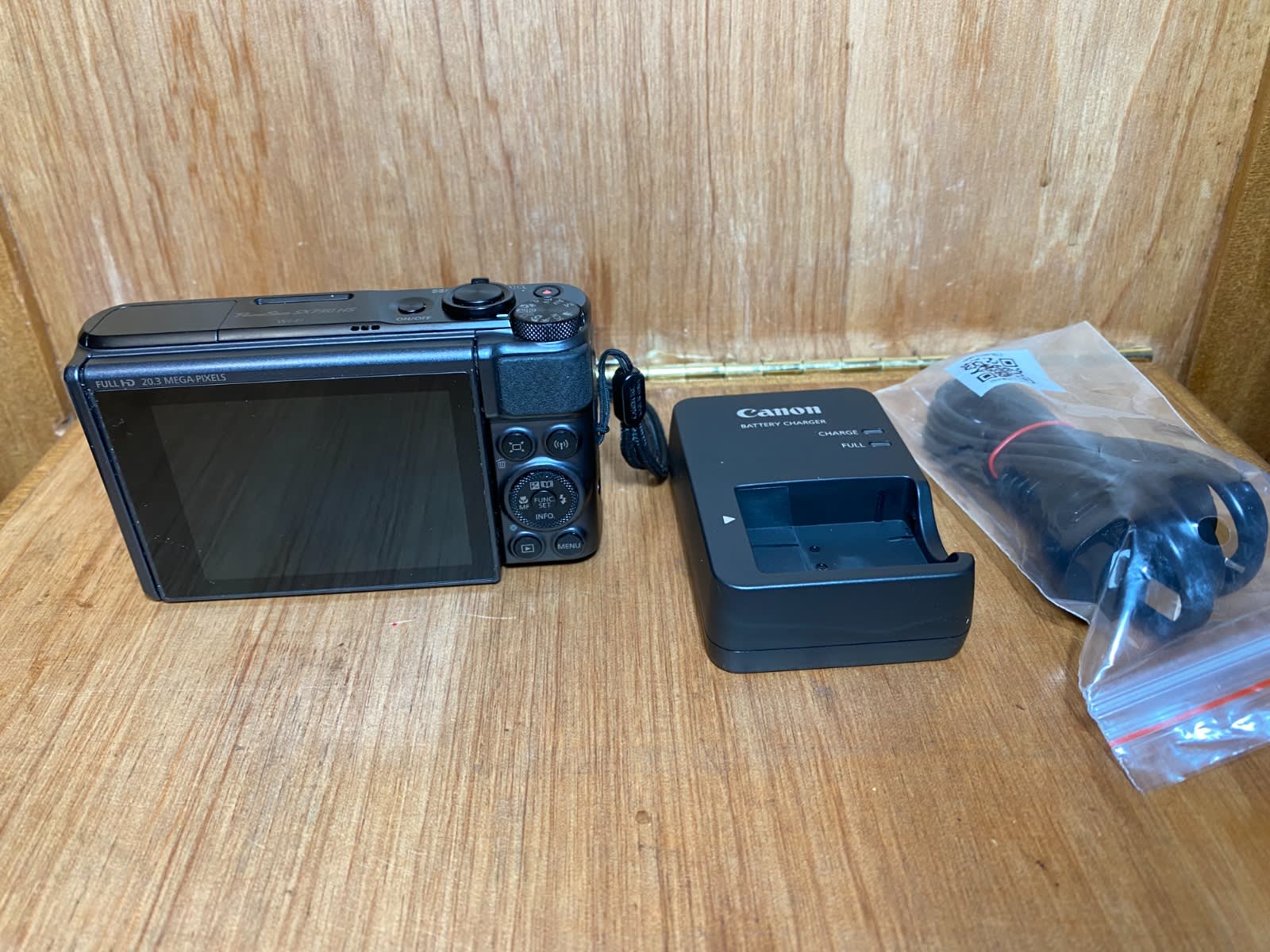 Canon SX730 HS Digital Camera - NEW- never used