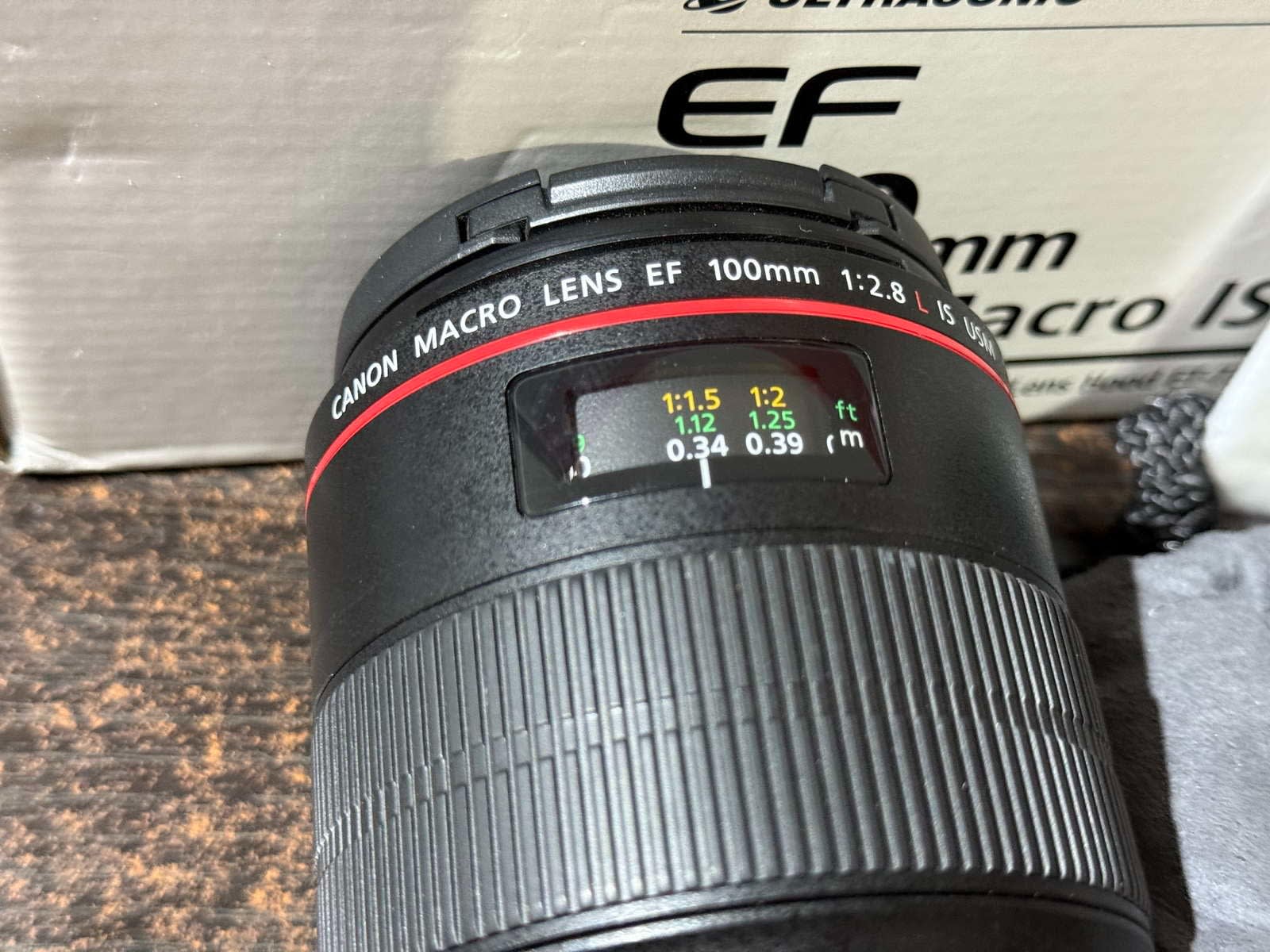 LIKE NEW Canon EF 100mm F2.8L IS USM MACRO LENS