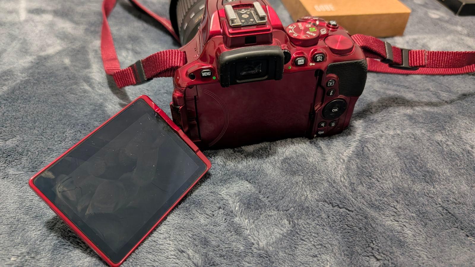 Nikon D5500 very low shutter count and many accessories