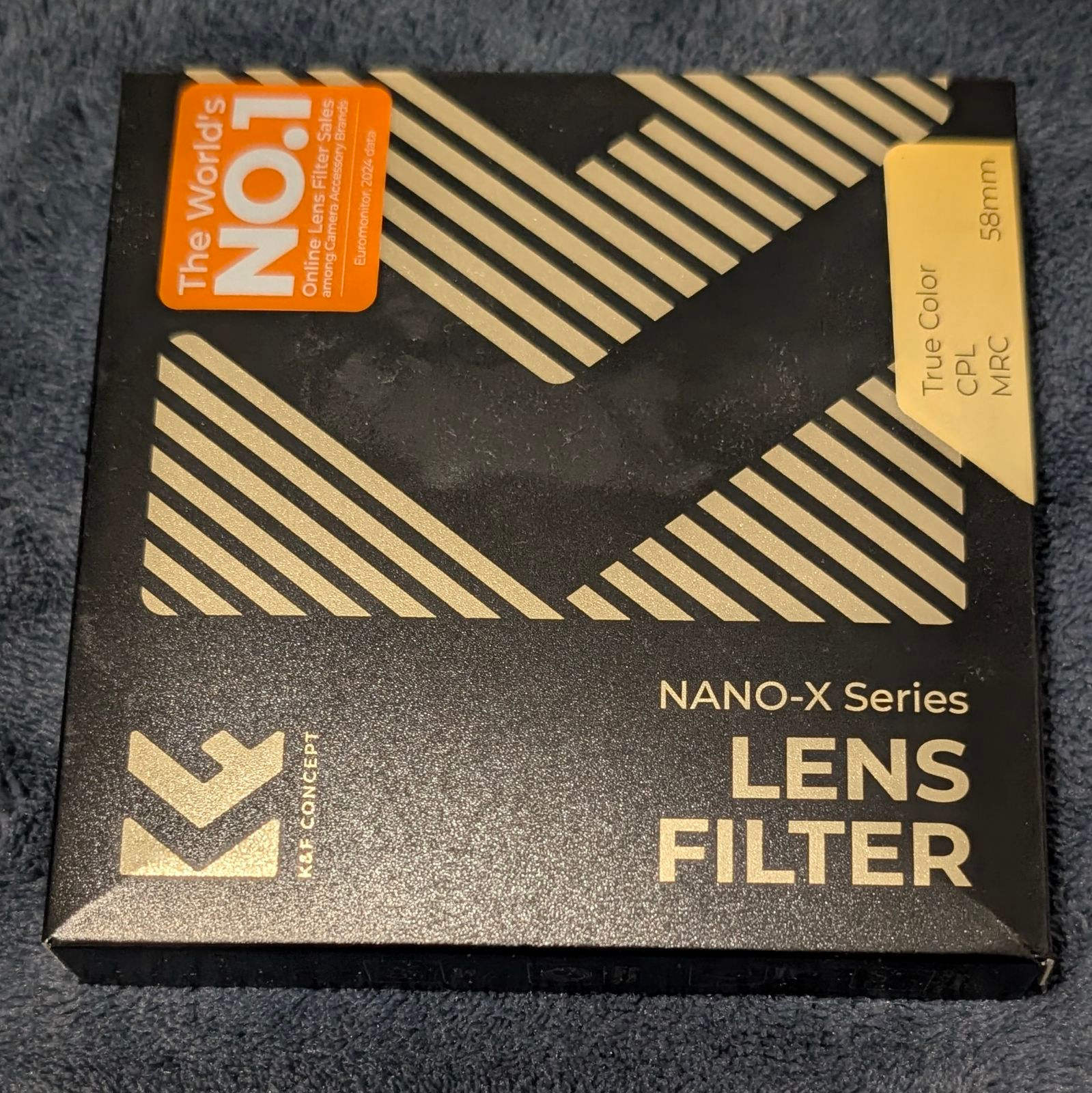 Nikon D5500 very low shutter count and many accessories