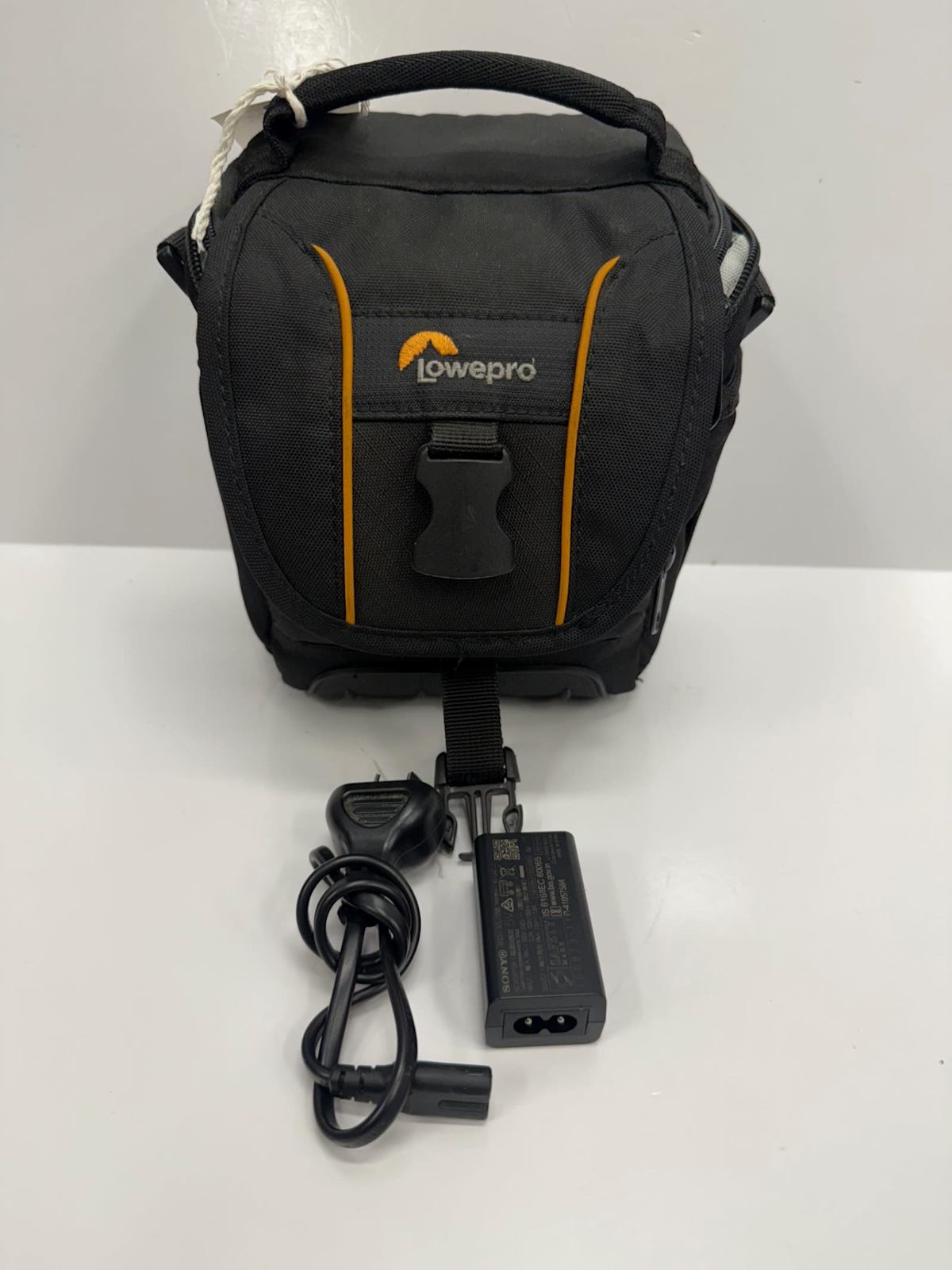 SONY A6000 DIGITAL MIRRORLESS CAMERA WITH BAG -424281