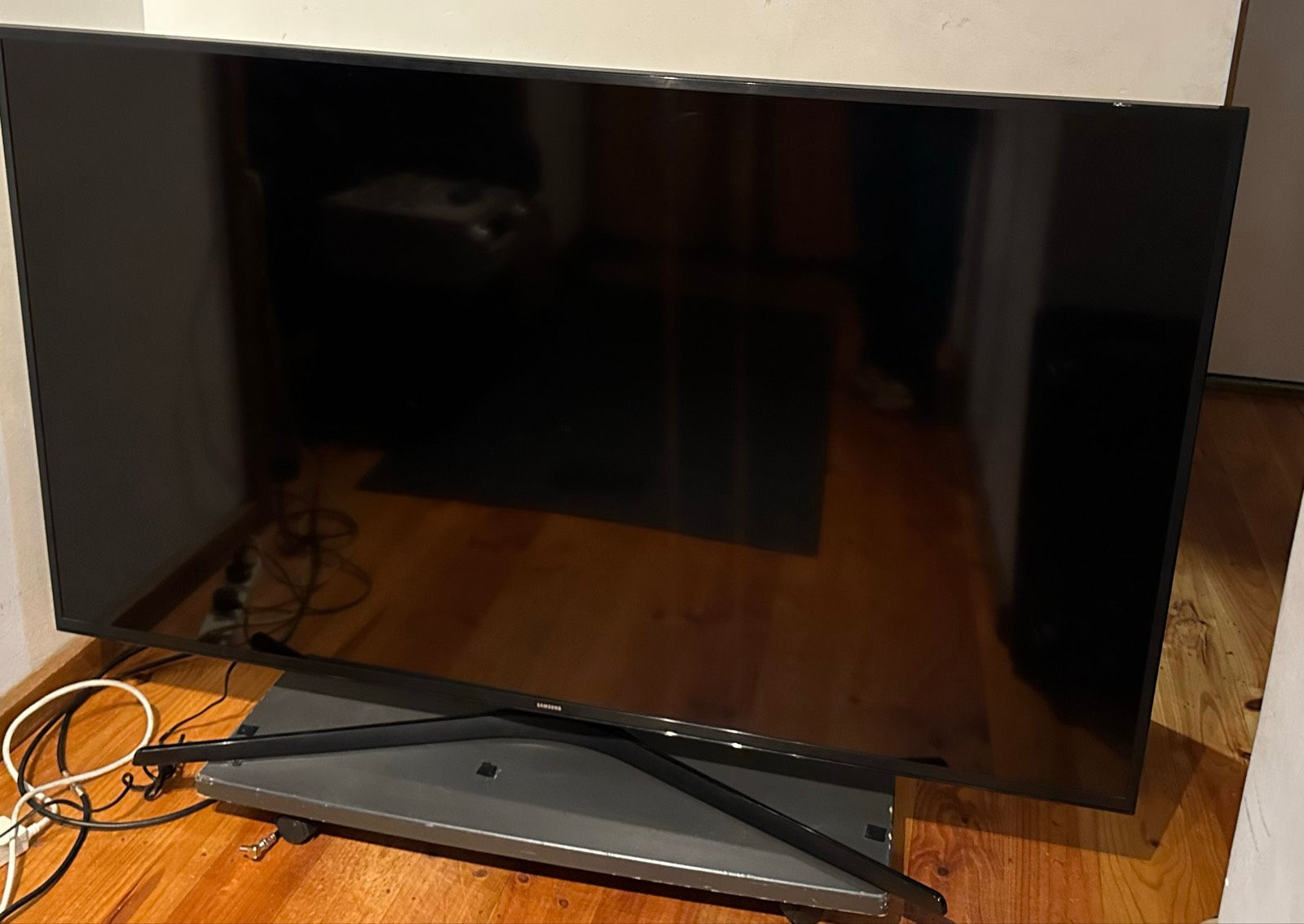 Samsung 55”4K UHD smart tv very good condition working