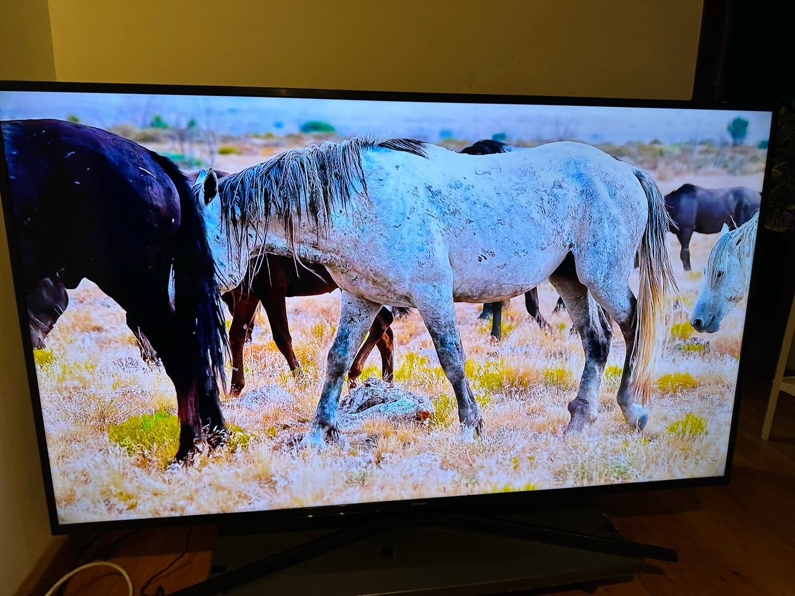 Samsung 55”4K UHD smart tv very good condition working