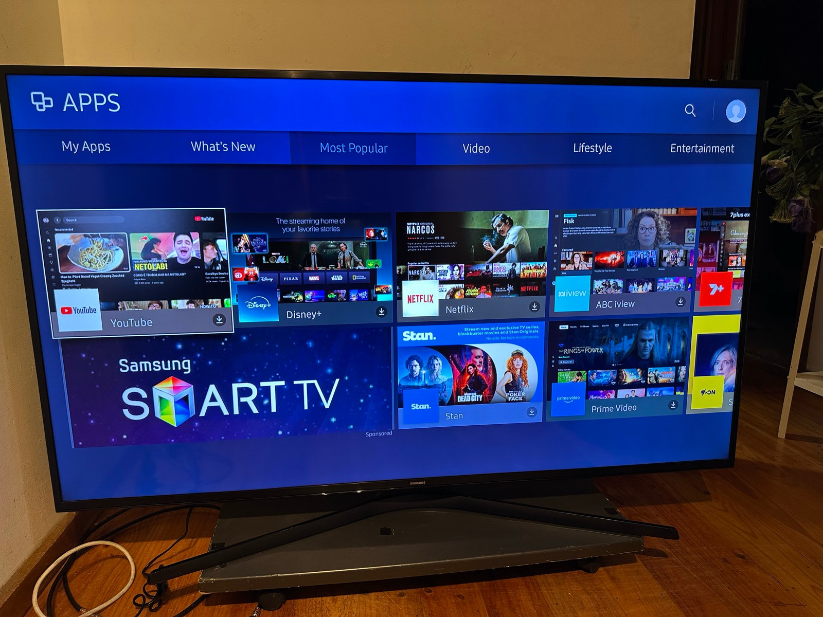 Samsung 55”4K UHD smart tv very good condition working