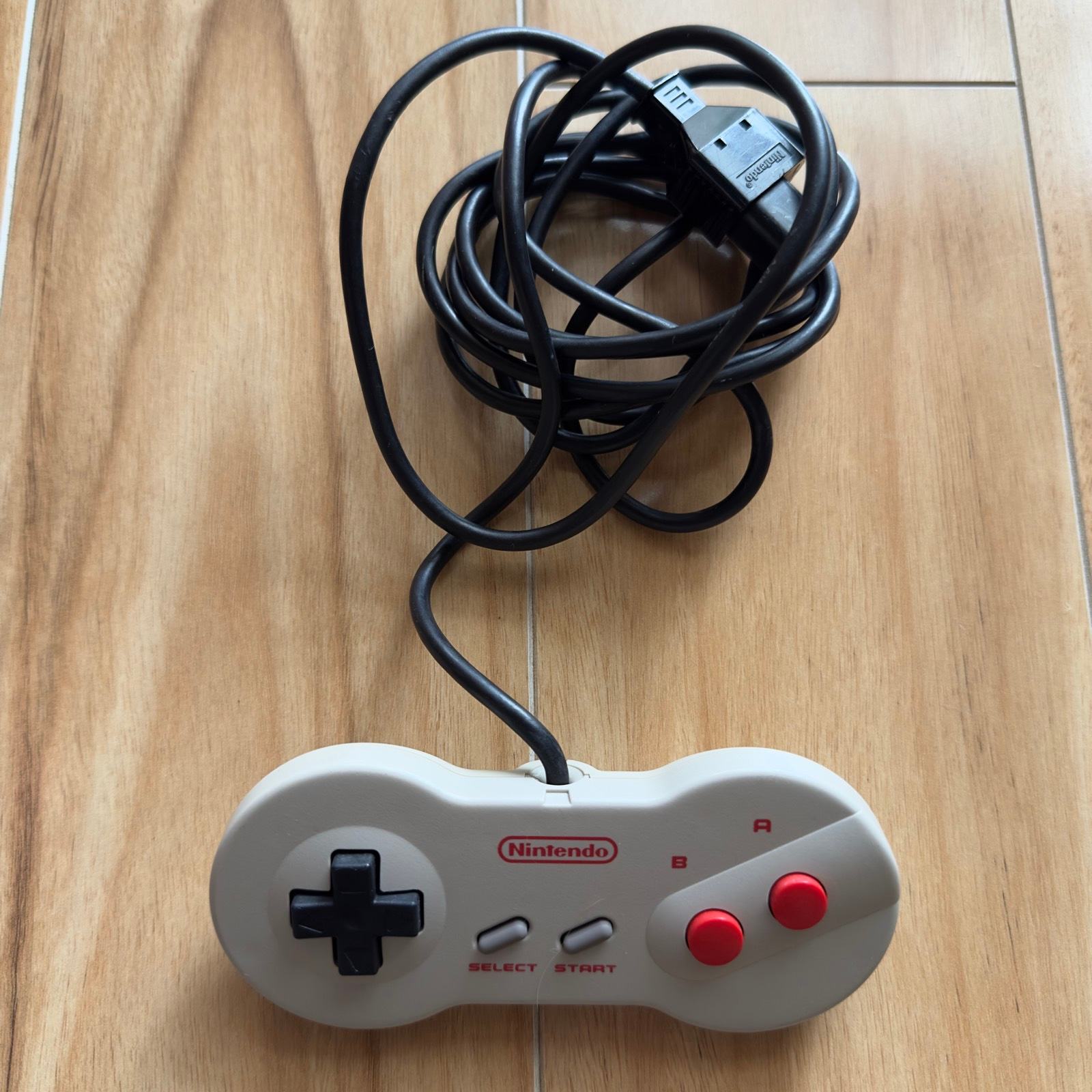 Nintendo NES New Design Controller | NES-039 | CIB