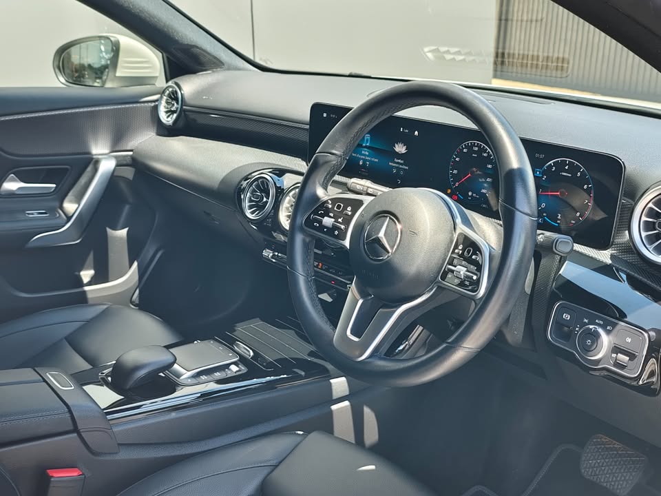 2022 Mercedes-Benz a180 sedan