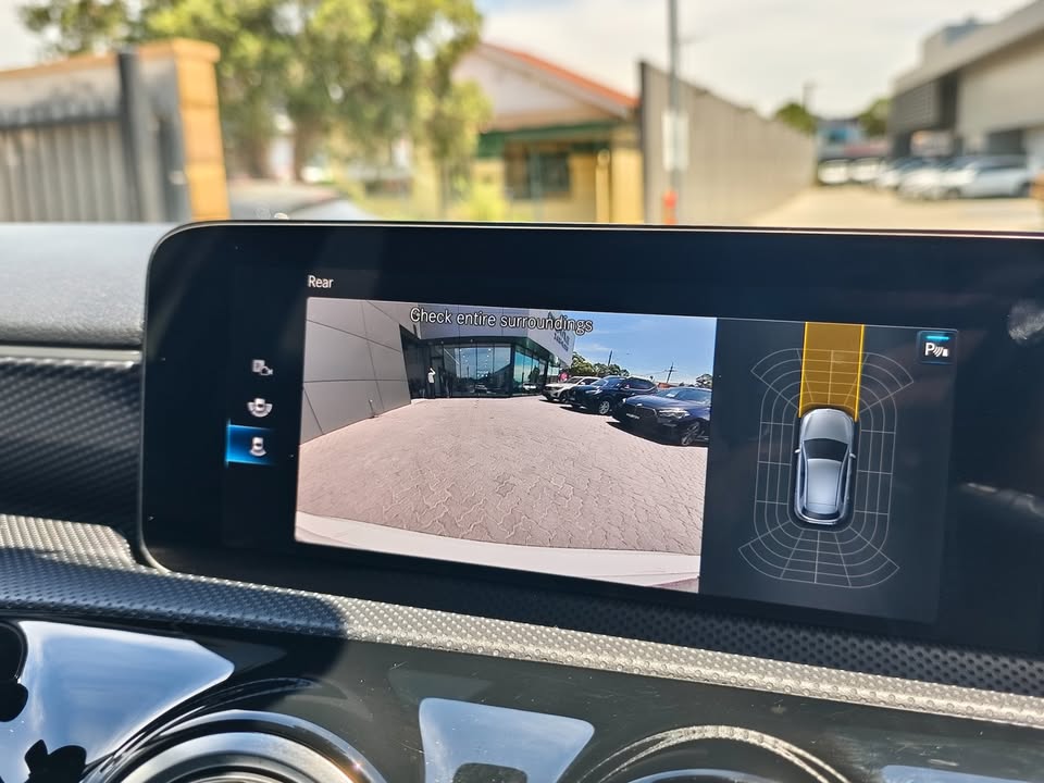 2022 Mercedes-Benz a180 sedan