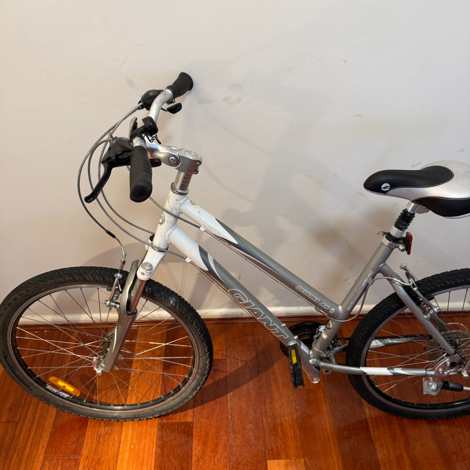 GIANT SEDONA AX 26IN 66CM 21 SPEED WOMENS HYBRID COMFORT BIKE BICYCLE