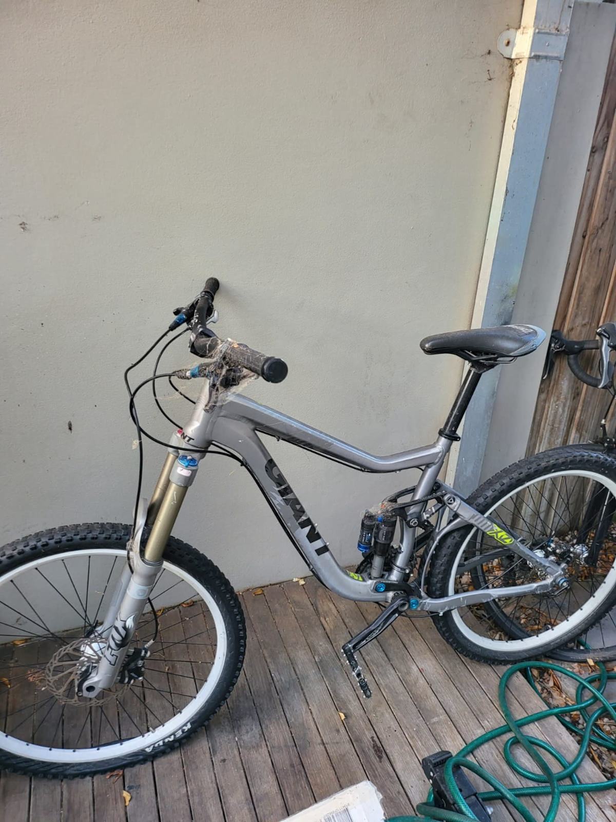 Giant Full Suspension MTB / Specialized Hardtail / Merida Road Bike