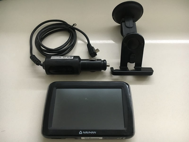 Navman EZY 40 GPS & Car Charger Plug & Bracket Holder Bundle