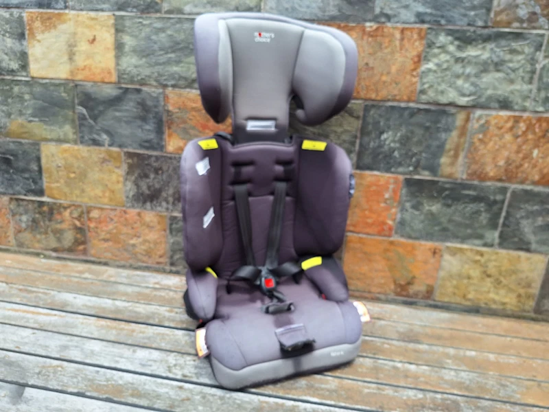 Mothers Choice baby car seat & booster car seat age 6m-8. 2019 model.