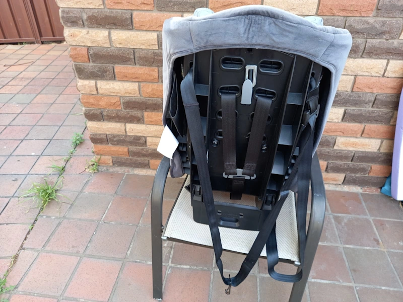 Britax safe n sound baby car seat and booster car seat