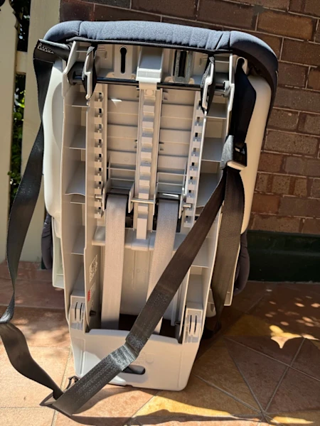 Britax maxi guard pro car seat up to 8yo $120 (pick up & cash only)