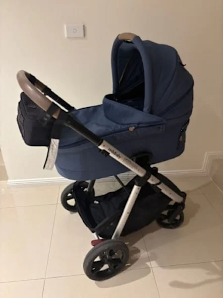 FREE DELIVERY Redsbaby METRO 2 pram Ocean blue with bassinet