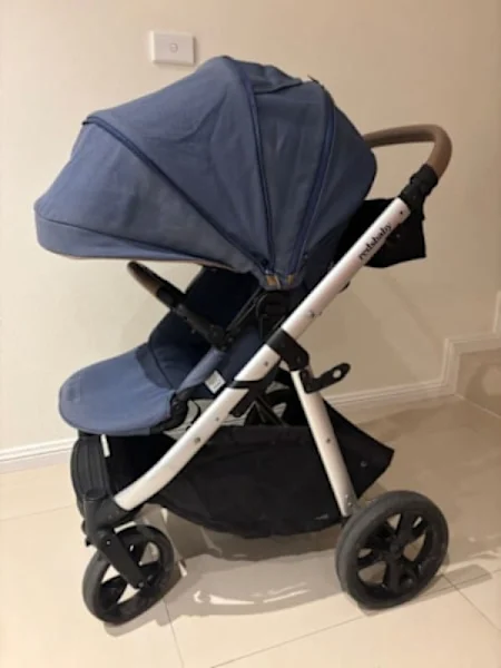 FREE DELIVERY Redsbaby METRO 2 pram Ocean blue with bassinet