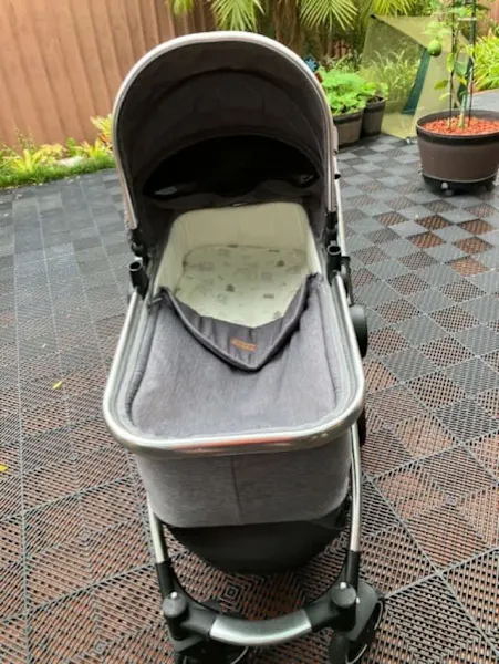 Jengo Panorama XT Pram & Bassinet Super Excellent Condition ( $250)