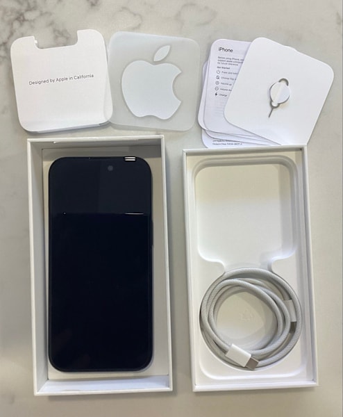 Apple iPhone 15 256GB black in very good condition