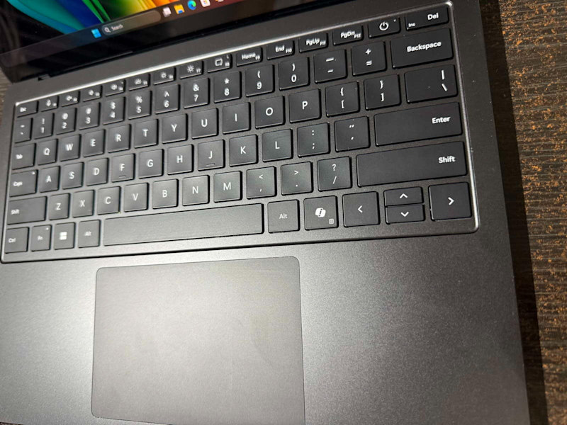 LIKE NEW Microsoft Surface Laptop 7 13.8 Snapdragon X Elite 32GB 1TB