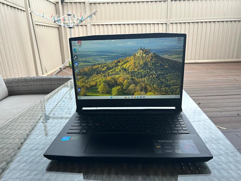 Msi katana 144hz gaming laptop (intel core i5) GeForce rtx 3050