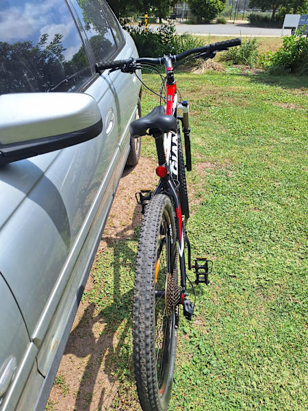 29 Series Giant Talon mens mountain bike