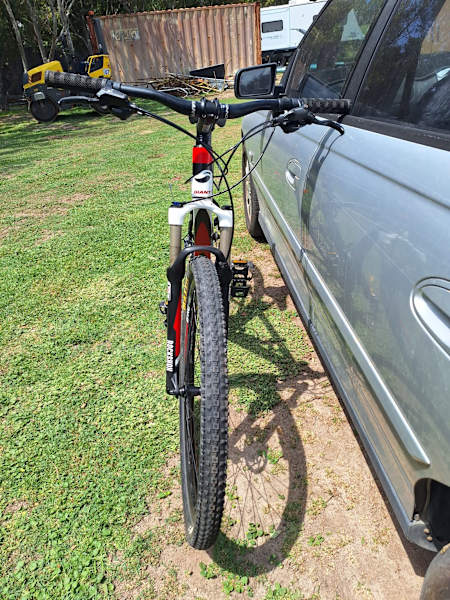 29 Series Giant Talon mens mountain bike