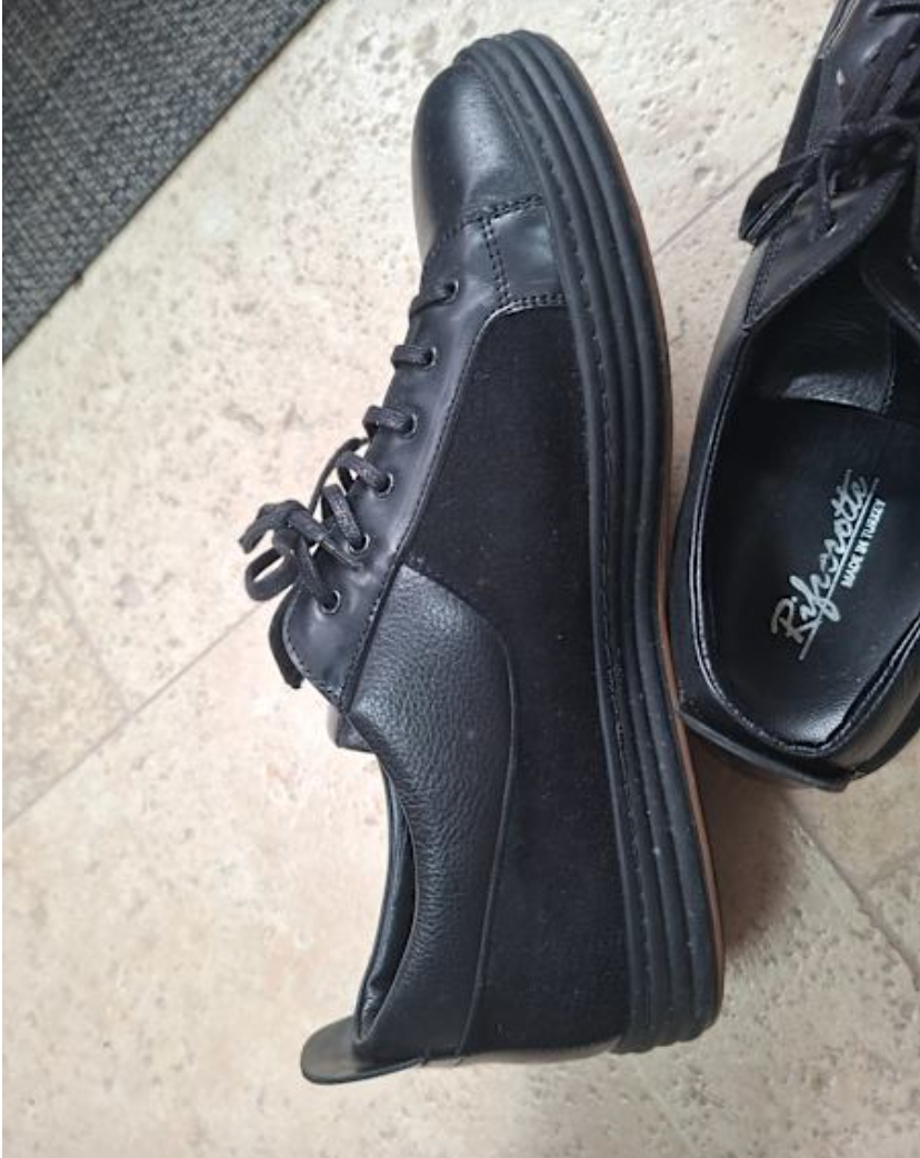 Black Leather Low-top Sneakers